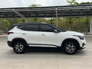 2022 Kia KX3, белый, 1250000 рублей, вид 4