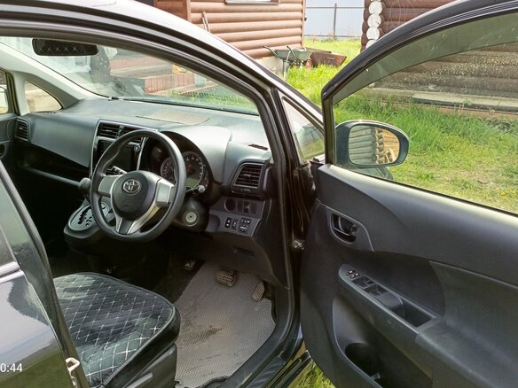 2015 Toyota Ractis II, чёрный, 800000 рублей - вид 4
