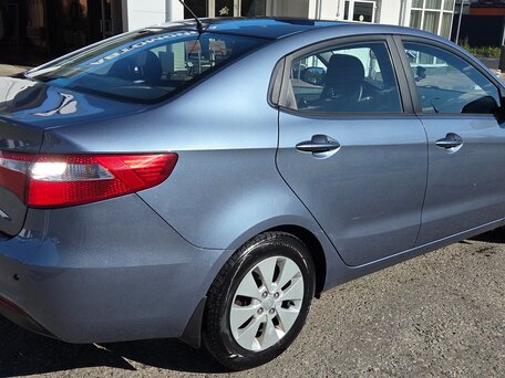2013 Kia Rio 5-speed III, голубой, 825000 рублей, вид 4
