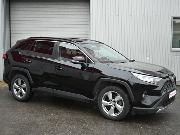 2021 Toyota RAV4 V (XA50), чёрный, 3199000 рублей - вид 1