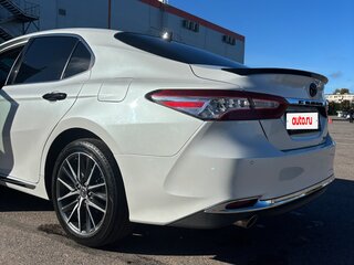 2023 Toyota Camry VIII (XV70) Рестайлинг, белый, 3800000 рублей, вид 3