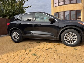 2020 Ford Escape IV, чёрный, 1730000 рублей, вид 4