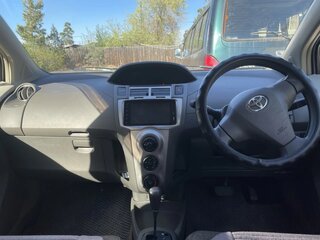 2009 Toyota Vitz II (XP90), белый, 450000 рублей, вид 3