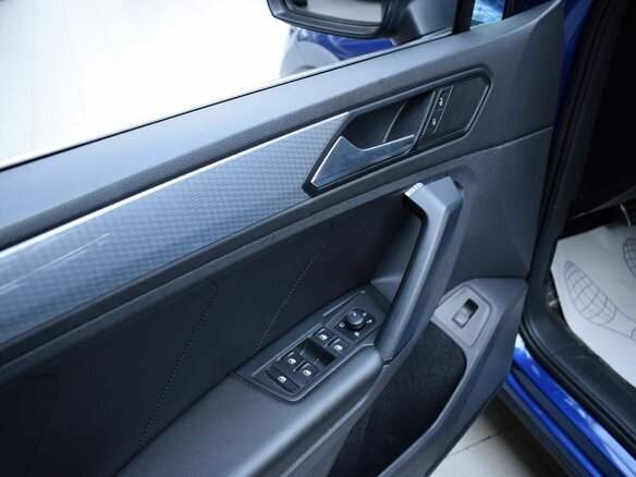 2021 Volkswagen Tiguan II Рестайлинг, синий, 2390000 рублей - вид 17