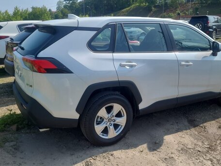 2025 Toyota RAV4 V (XA50), белый, 3650000 рублей, вид 5