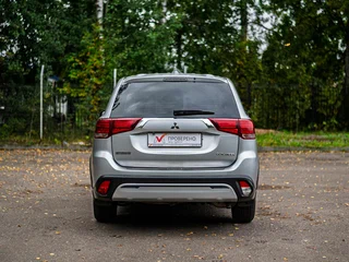 2018 Mitsubishi Outlander III Рестайлинг 2, серебристый, 1250000 рублей, вид 4