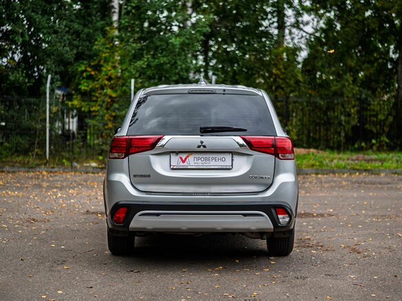 2018 Mitsubishi Outlander III Рестайлинг 2, серебристый, 1250000 рублей - вид 3