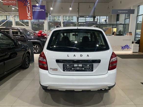 2026 Lada (ВАЗ) Granta Cross I Рестайлинг, белый, 1196000 рублей - вид 3