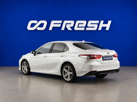 2018 Toyota Camry VIII (XV70), белый, 2099632 рублей, вид 2