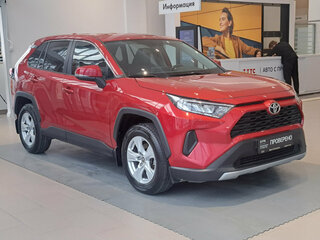2021 Toyota RAV4 V (XA50), красный, 2649000 рублей, вид 3
