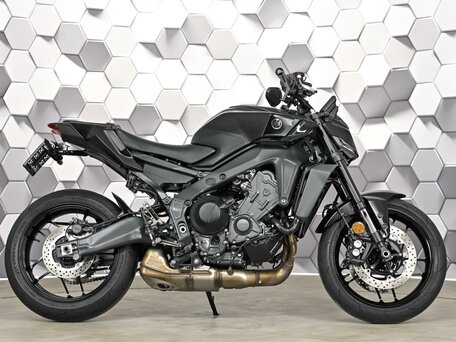 2024 Yamaha MT-09 (FZ-09), чёрный, 1075000 рублей, вид 3