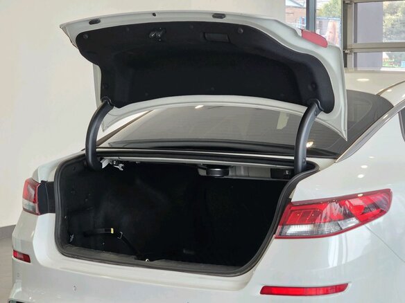 2019 Kia Optima IV Рестайлинг, белый - вид 22