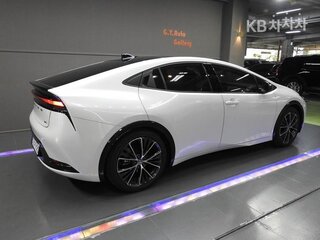 2023 Toyota Prius PHV V (XW60), белый, 2942000 рублей, вид 4