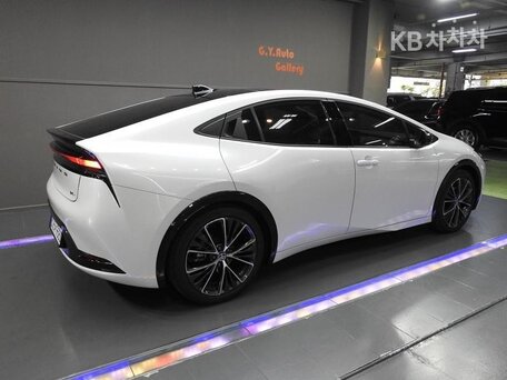 2023 Toyota Prius PHV V (XW60), белый, 2942000 рублей, вид 4