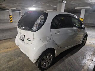 2010 Mitsubishi i-MiEV, белый, 650000 рублей, вид 4
