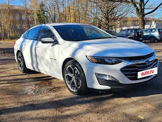2022 Chevrolet Malibu IX Рестайлинг, белый, 1300000 рублей, вид 3