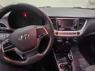 2018 Hyundai Solaris II, белый, 725000 рублей, вид 5