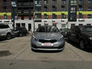 2018 Kia Ceed II Рестайлинг, серебристый, 1010000 рублей, вид 2