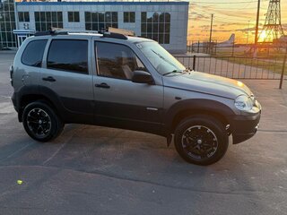 2013 Chevrolet Niva I Рестайлинг, серый, 530000 рублей, вид 3