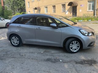 2020 Honda Fit IV, серебристый, 1275000 рублей, вид 2