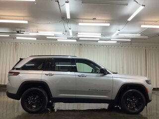 2026 Jeep Grand Cherokee V (WL) Рестайлинг, серебристый, 6693898 рублей, вид 5