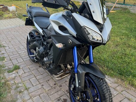 2015 Yamaha MT-09 Tracer (FJ-09), серебристый, 700000 рублей, вид 2