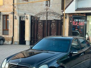 2002 Mercedes-Benz E-Класс 320 III (W211, S211), чёрный, 880000 рублей, вид 1