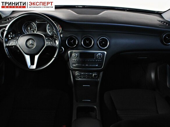 2014 Mercedes-Benz A-Класс 180 III (W176), белый - вид 12