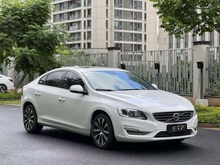 2018 Volvo S60 II Рестайлинг, белый, 1430000 рублей, вид 3