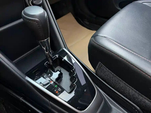 2023 Toyota Yaris IV, красный - вид 8