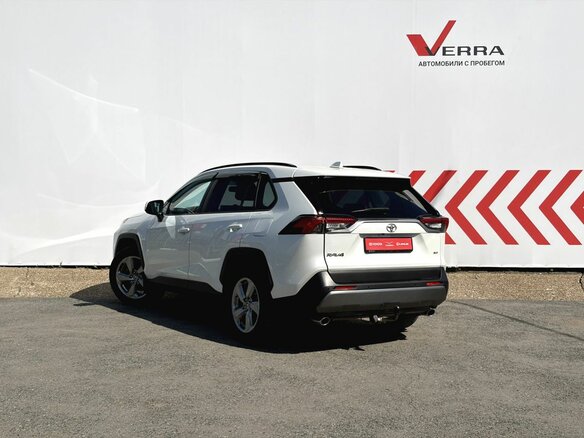 2020 Toyota RAV4 V (XA50), белый, 3120000 рублей - вид 2