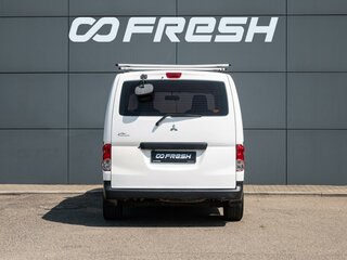 2013 Mitsubishi Delica V, белый, 1485000 рублей, вид 4