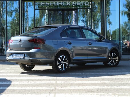 2021 Volkswagen Polo VI, серый, 1795000 рублей, вид 4