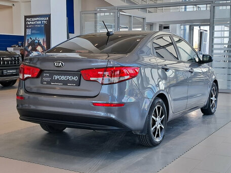 2017 Kia Rio III Рестайлинг, серый, 1073000 рублей, вид 5