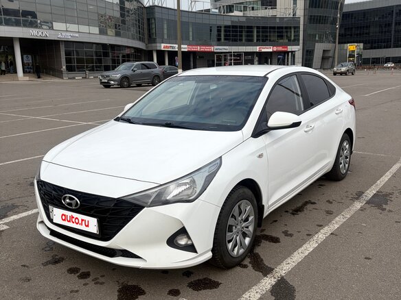 2021 Hyundai Solaris II Рестайлинг, белый, 1600000 рублей - вид 1