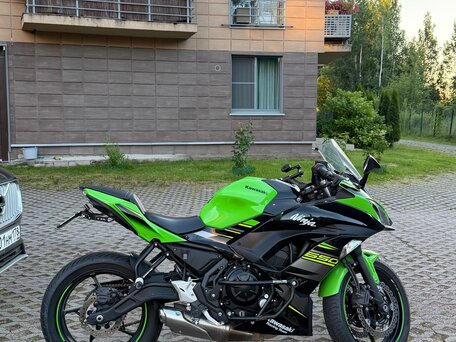 2018 Kawasaki Ninja 650, зелёный, 690000 рублей, вид 4