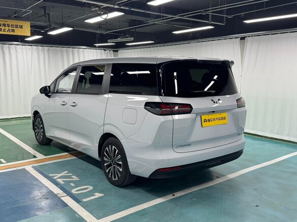 2026 Wuling Starlight 730, серебристый - вид 4
