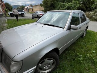 1993 Mercedes-Benz E-Класс 200 I (W124), серебристый, 105000 рублей, вид 1