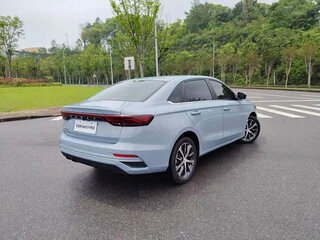 2023 Geely Emgrand II, серебристый, 1188111 рублей, вид 4