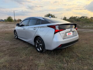 2019 Toyota Prius IV Рестайлинг (XW50), серебристый, 1915000 рублей, вид 5