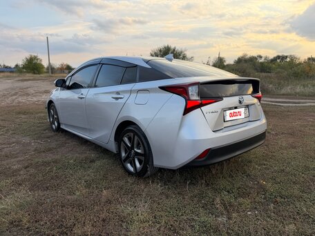 2019 Toyota Prius IV Рестайлинг (XW50), серебристый, 1915000 рублей, вид 5