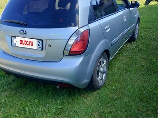 2010 Kia Rio II Рестайлинг, серебристый, 700000 рублей, вид 5