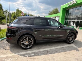 2018 Porsche Cayenne III, чёрный, 4600000 рублей, вид 3