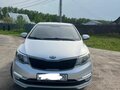 2017 Kia Rio III Рестайлинг, серебристый, 560000 рублей - вид 1