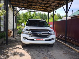2016 Toyota Land Cruiser 200 Series Рестайлинг 2, белый, 7300000 рублей, вид 5