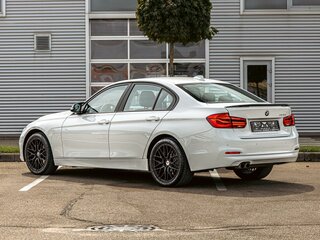 2017 BMW 3 серии 320i xDrive VI (F3x) Рестайлинг, белый, 1945000 рублей, вид 4