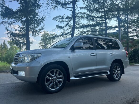 2008 Toyota Land Cruiser 200 Series, серебристый, 4000000 рублей - вид 1