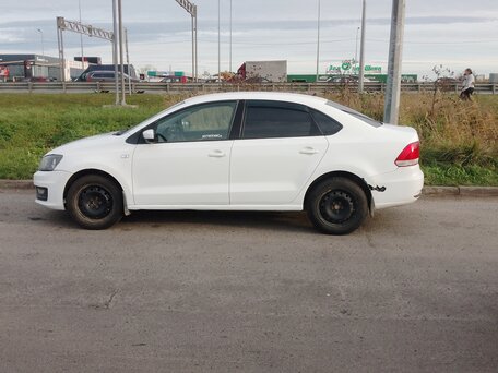 2015 Volkswagen Polo V Рестайлинг, белый, 450000 рублей, вид 5