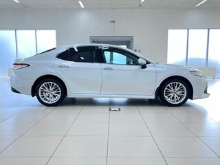 2021 Toyota Camry VIII (XV70), белый, 3120000 рублей, вид 4