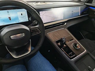 2025 Geely Monjaro I Рестайлинг, чёрный, 3950000 рублей, вид 3